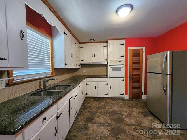 Building Photo - 7604 Shady Ln