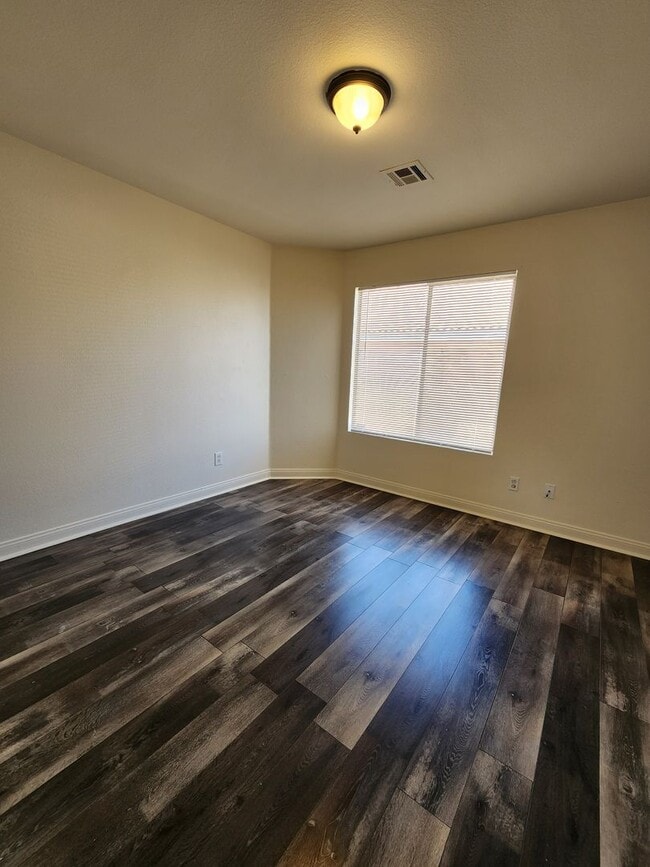 Building Photo - Single-Story Home with 2-Car Garage in Cul...