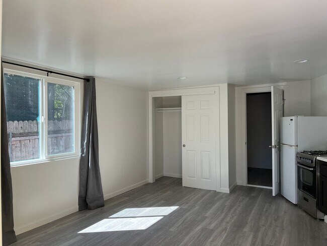 Building Photo - 331 Cerro Romauldo Ave
