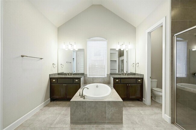 Building Photo - 5308 Via Besso Dr