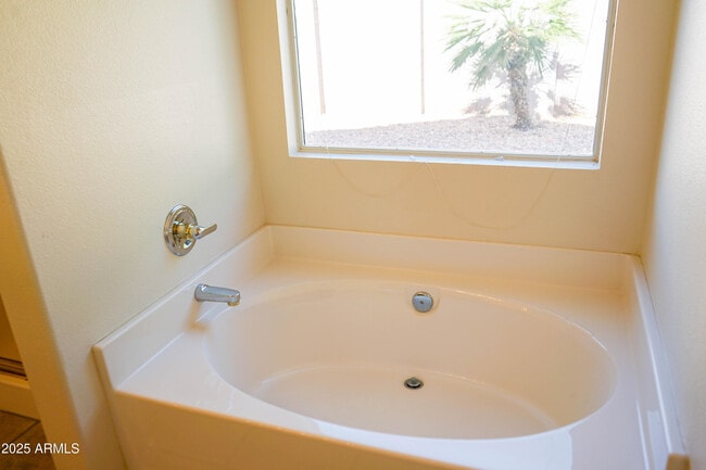 Building Photo - 898 E Monterey St