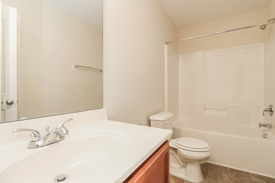 Building Photo - 1321 Lowenstein St