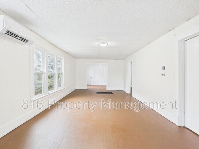 Building Photo - 411 Main St