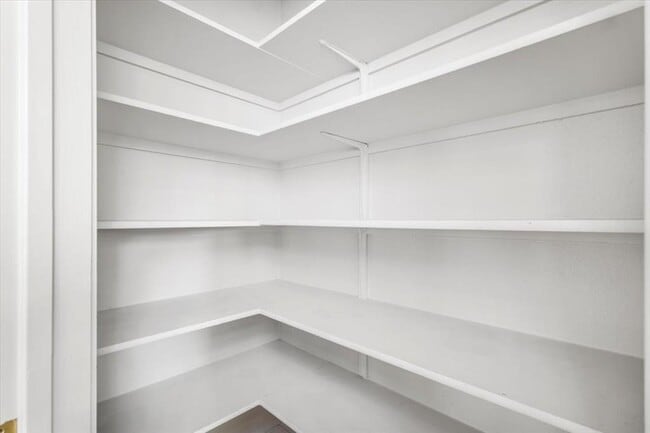 Building Photo - 10525 Hainsworth Park Dr