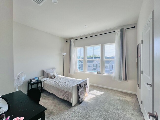 Building Photo - MINUTES TO VRE AND ALL THE CONVENIENCES OF...