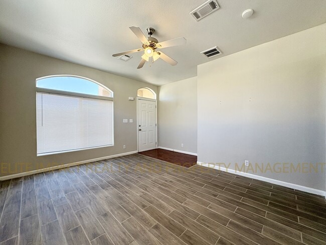 Building Photo - 4247 E White Water Dr
