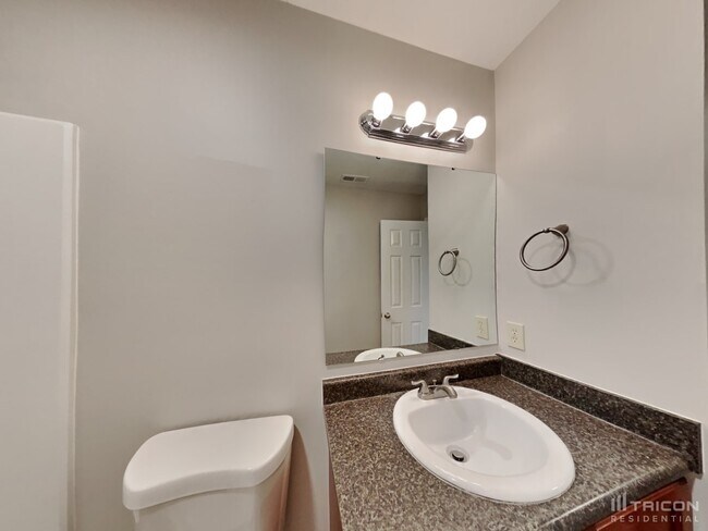 Building Photo - 1267 Niagara Ln