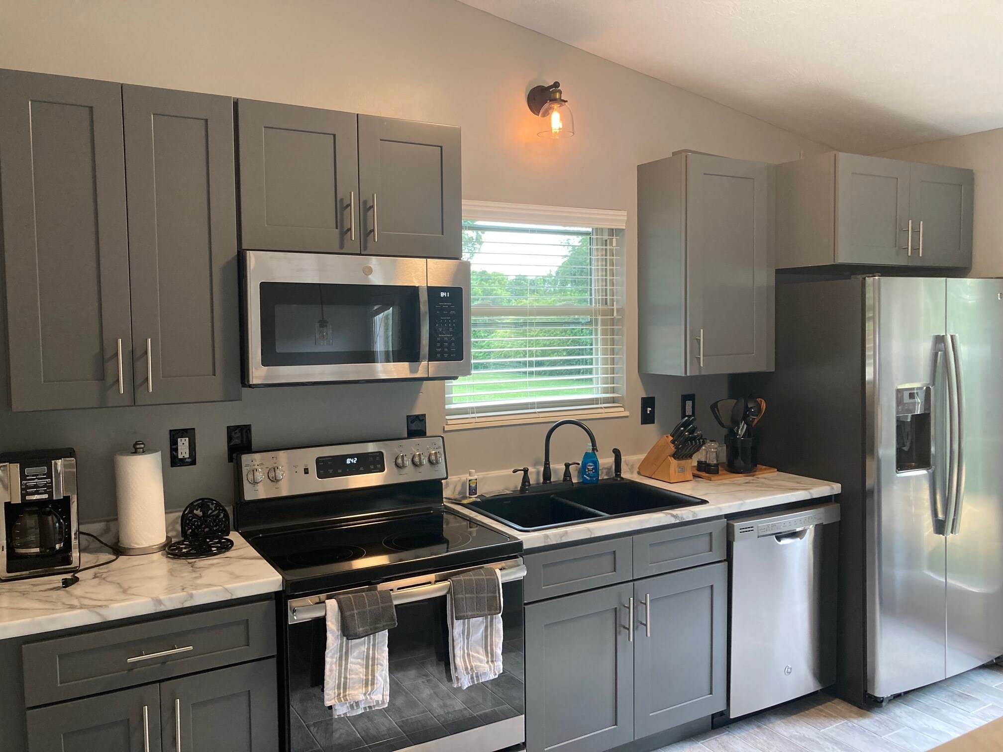 Building Photo - 490 Beechwood Cir