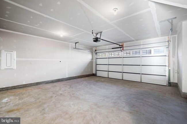 Building Photo - 1011 Venifena Terrace SE