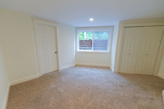 Building Photo - 5078 Delridge Way SW