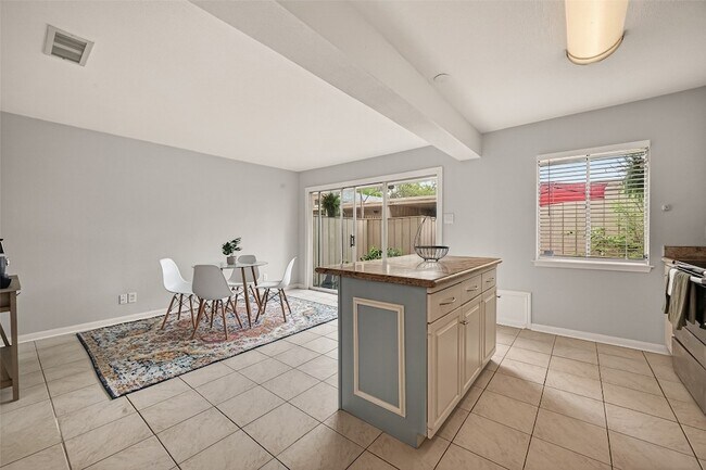 Building Photo - 6404 Burgoyne Dr.