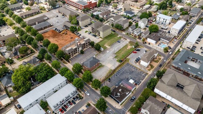 Building Photo - $1600 per bedroom - Five blocks from Bryant Denny Stadium - Available August 2026 – 5BR/5.5BA Lux...