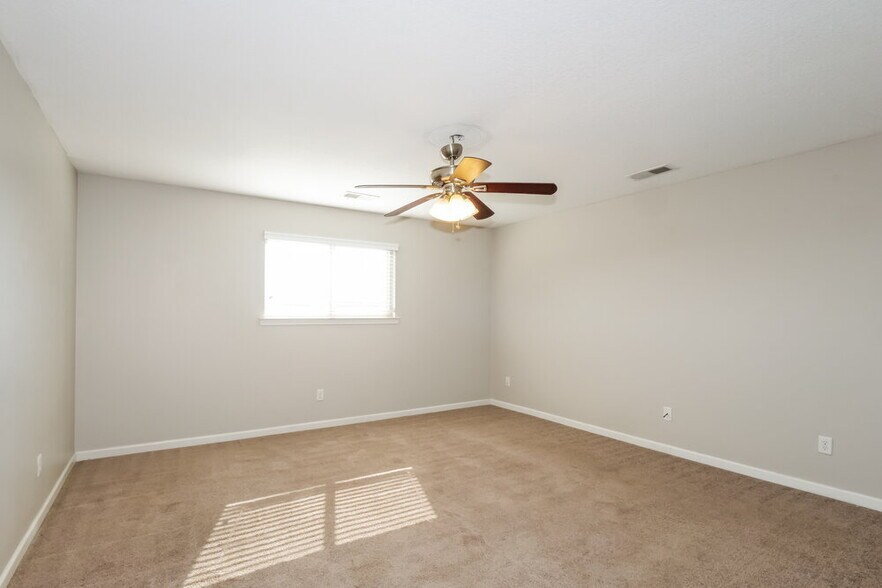 Building Photo - 40 Willow Springs Ln