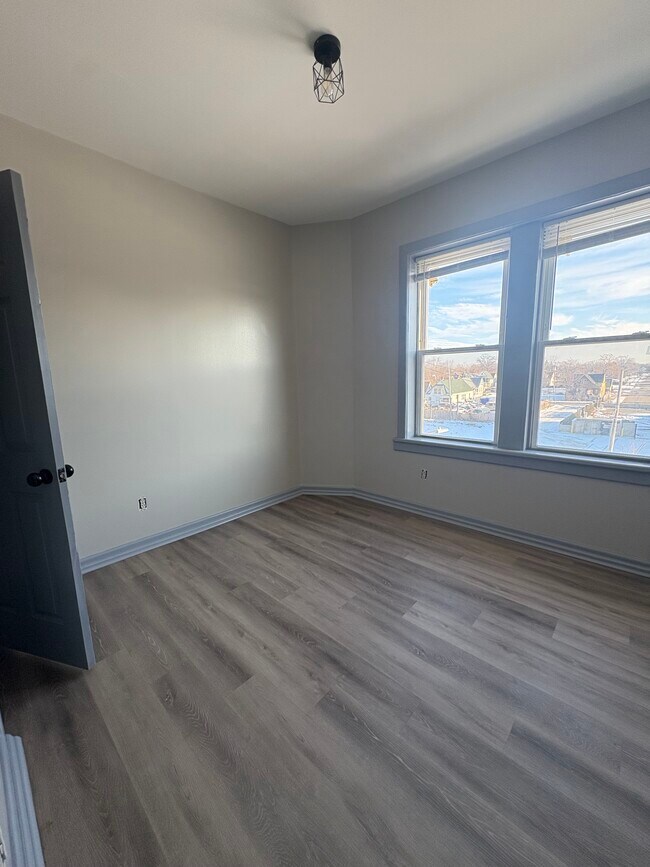 Building Photo - Soldoris