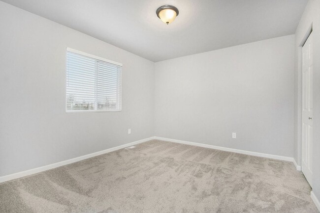 Building Photo - Newer 4 Bedroom for Lease