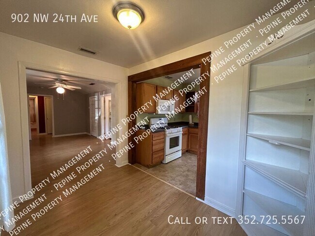 Building Photo - 902 NW 24th Ave