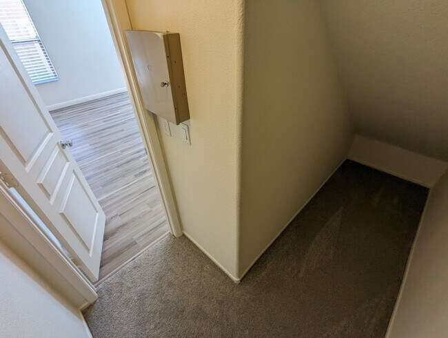 Building Photo - 10807 Mason Hill Ave