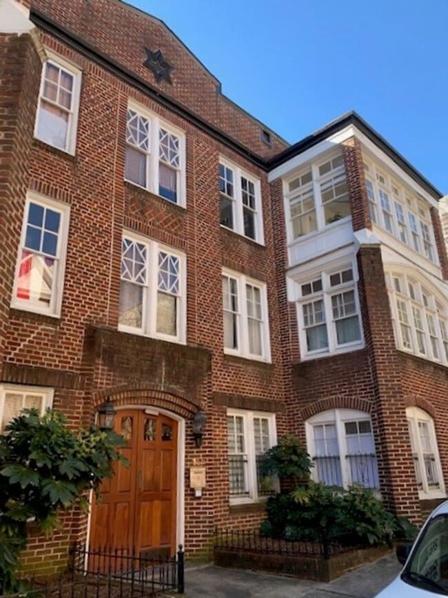 Building Photo - Located in the heart of Midtown Atlanta