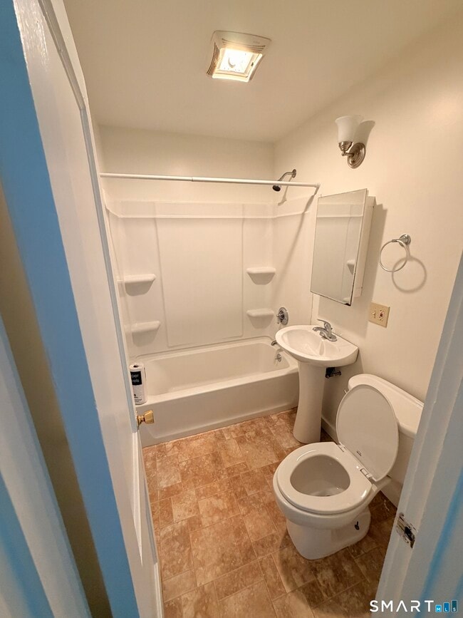 Building Photo - 48 Ridgeview Cir
