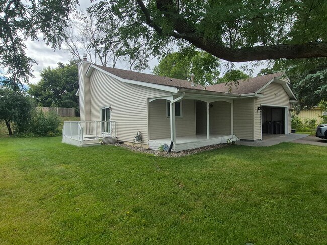 Building Photo - 9225 Garrison Way