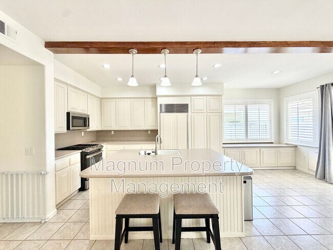 Building Photo - 37168 Santa Rosa Glen Dr