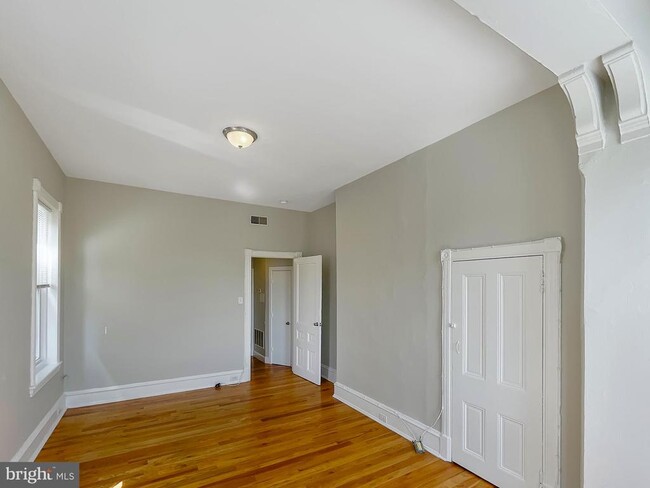 Building Photo - 637 N 32nd St