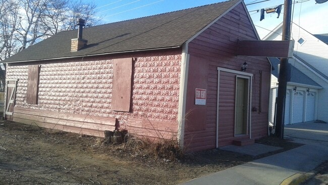 Building Photo - Single Family Home with Garage | Avail. Oc...
