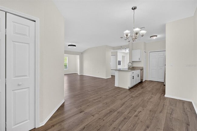 Building Photo - 5467 Vineland Rd