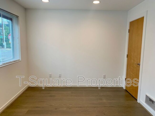 Building Photo - 3905 SW Findlay St