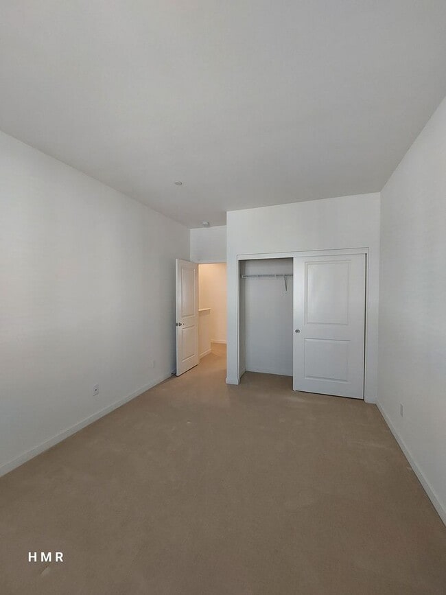 Building Photo - Charming 4 bed 2.5 bath in Anaheim! MUST S...