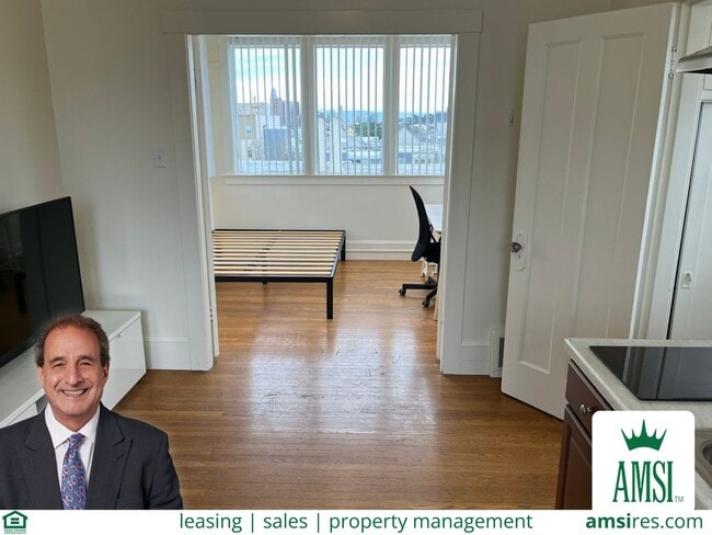 Primary Photo - Cool Pad Near USF with Fantastic City View...