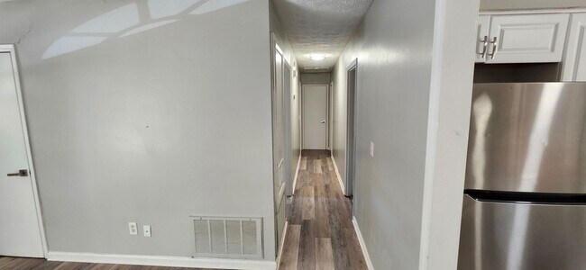 Building Photo - 4637 Rowland Ave