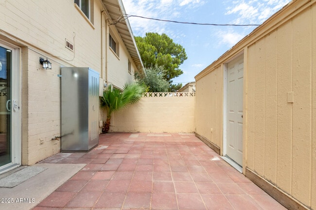 Building Photo - 4715 S Mill Ave