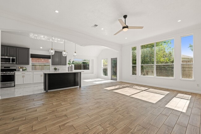 Building Photo - 3538 Lakeaires Ln