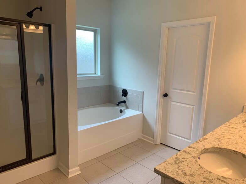 Building Photo - 18315 Dove Hollow Dr