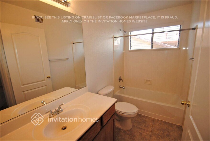 Building Photo - 519 N 167th Dr