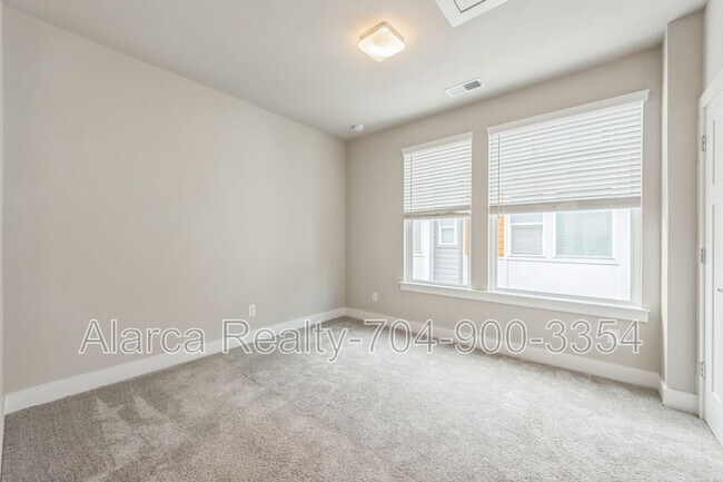 Building Photo - 1311 Millpark Ln