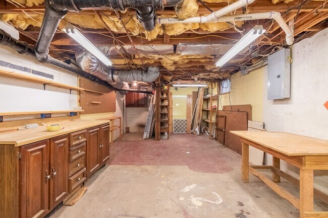 Building Photo - 611 Montgomery St