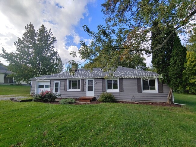 Primary Photo - Charming Ranch with Fireplace, 2 Garages & Large Yard