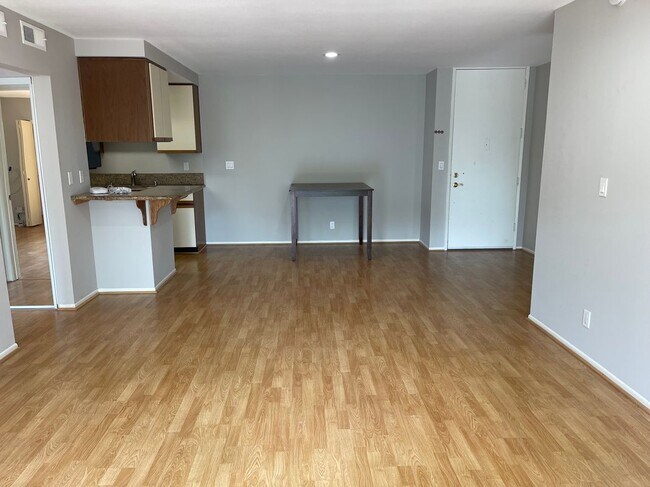 Building Photo - 412 N Bellflower Blvd