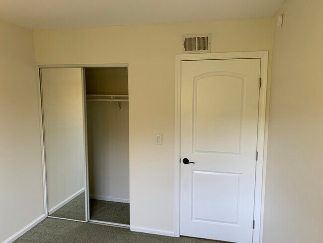 Building Photo - 3745 Portofino Way