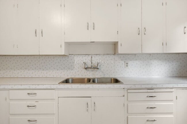 Building Photo - Welcoming 1 BD | 1 BA Conveniently Located...