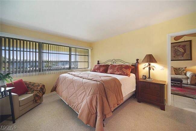 Building Photo - 4613 SE 5th Ave