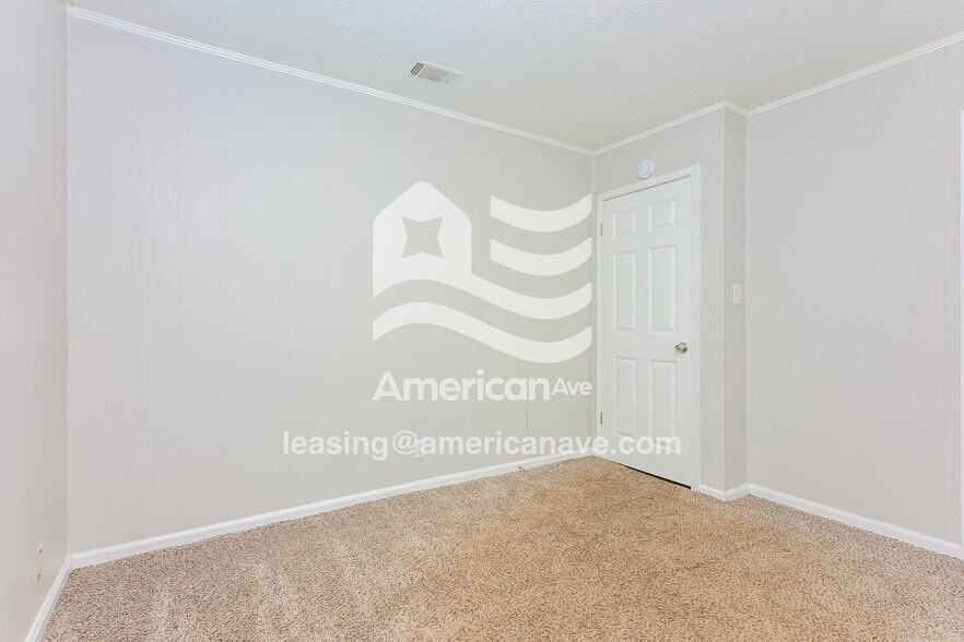 Building Photo - 928 Perry Dr