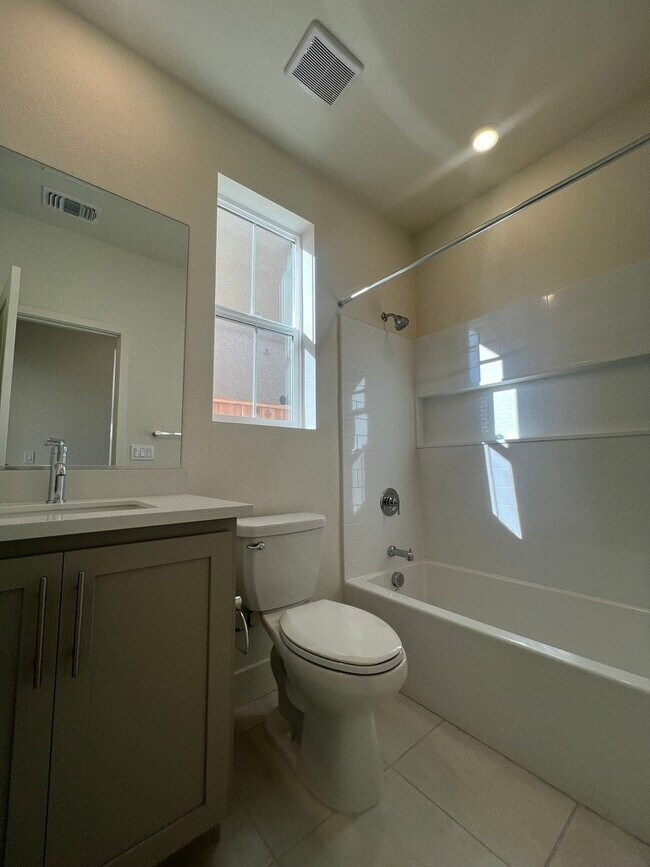 Building Photo - 1748 Jade Pl