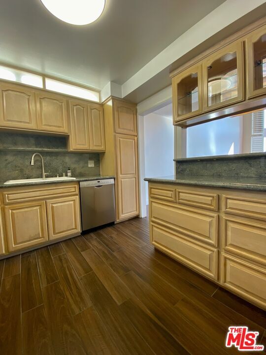 Building Photo - 2332 Fox Hills Dr