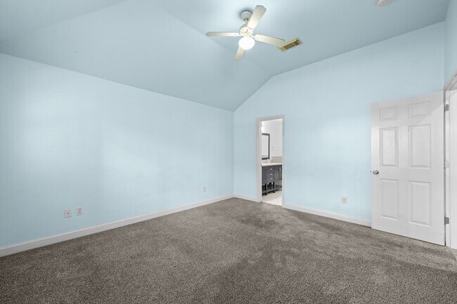 Building Photo - 12130 La Salle Oaks