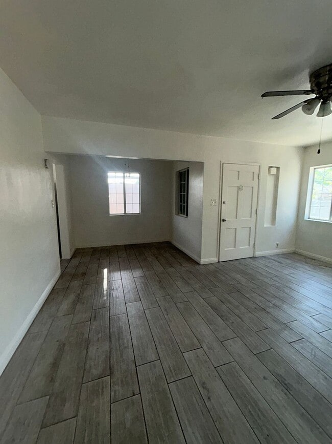 Building Photo - Charming 2-Bedroom Home for Rent in Lakewood