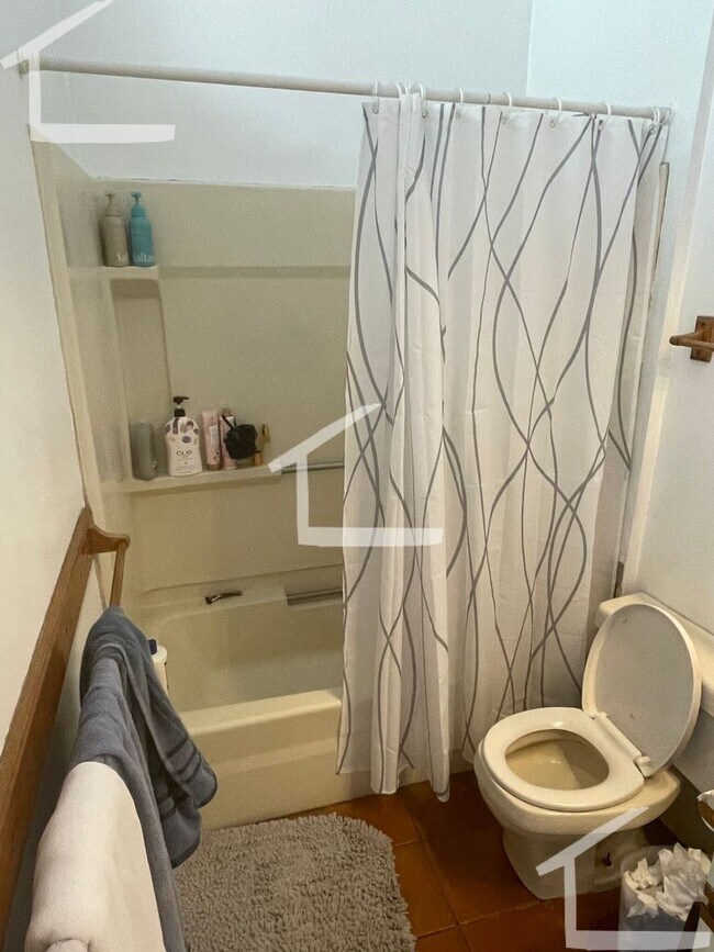 Building Photo - 48 Dighton St