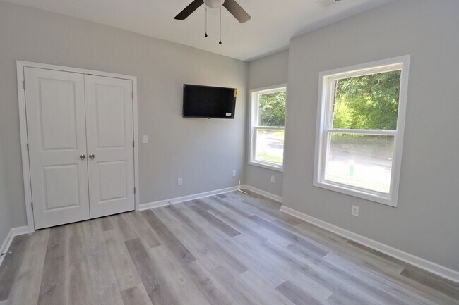 Building Photo - Student-Friendly 4BR/4BA Home in Downtown ...